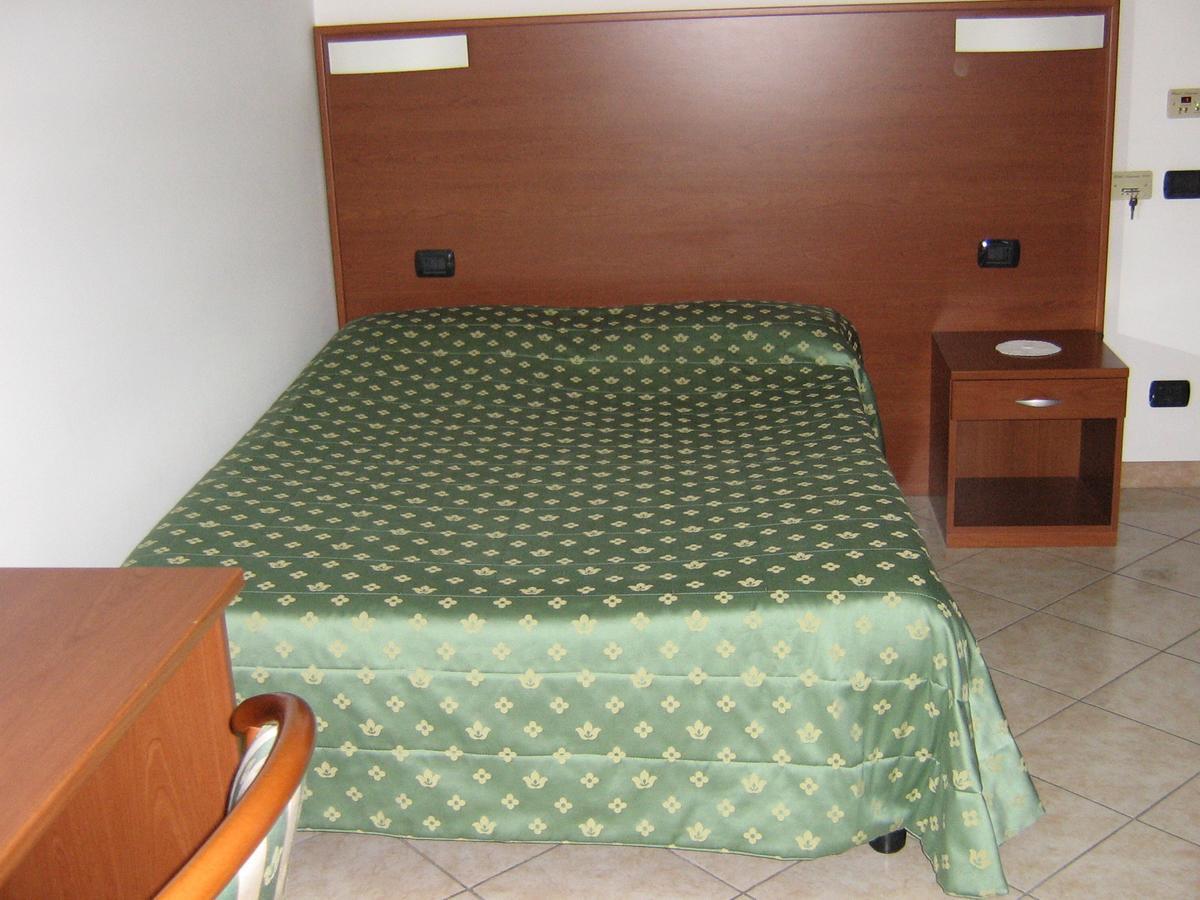 Hotel Sanremo Ceva Room photo