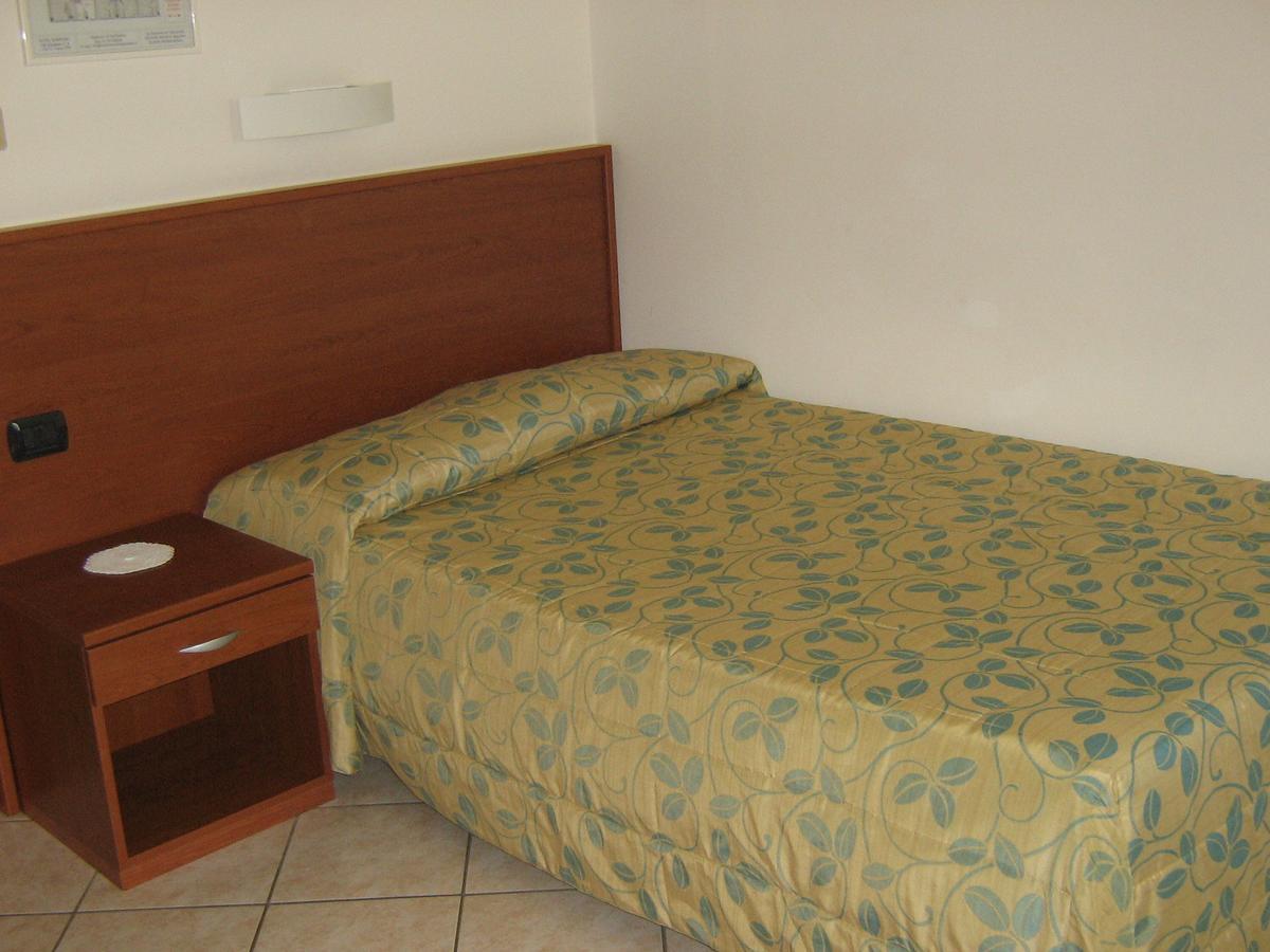 Hotel Sanremo Ceva Room photo