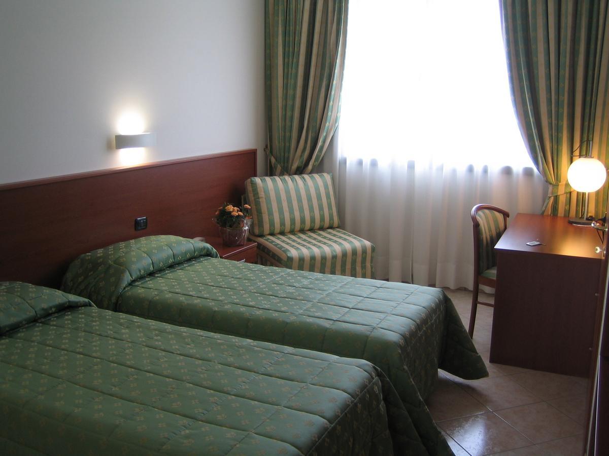 Hotel Sanremo Ceva Room photo